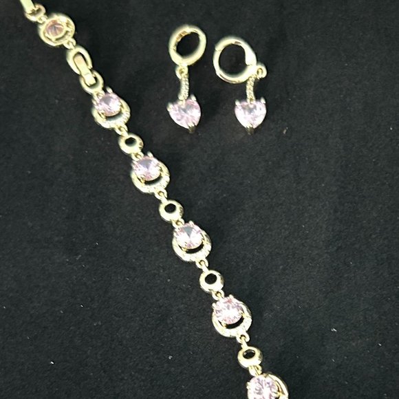 BRAND NEW ASSORTED JEWELERY GOLD PLATED WITH COLORED STONE - Picture 6 of 9